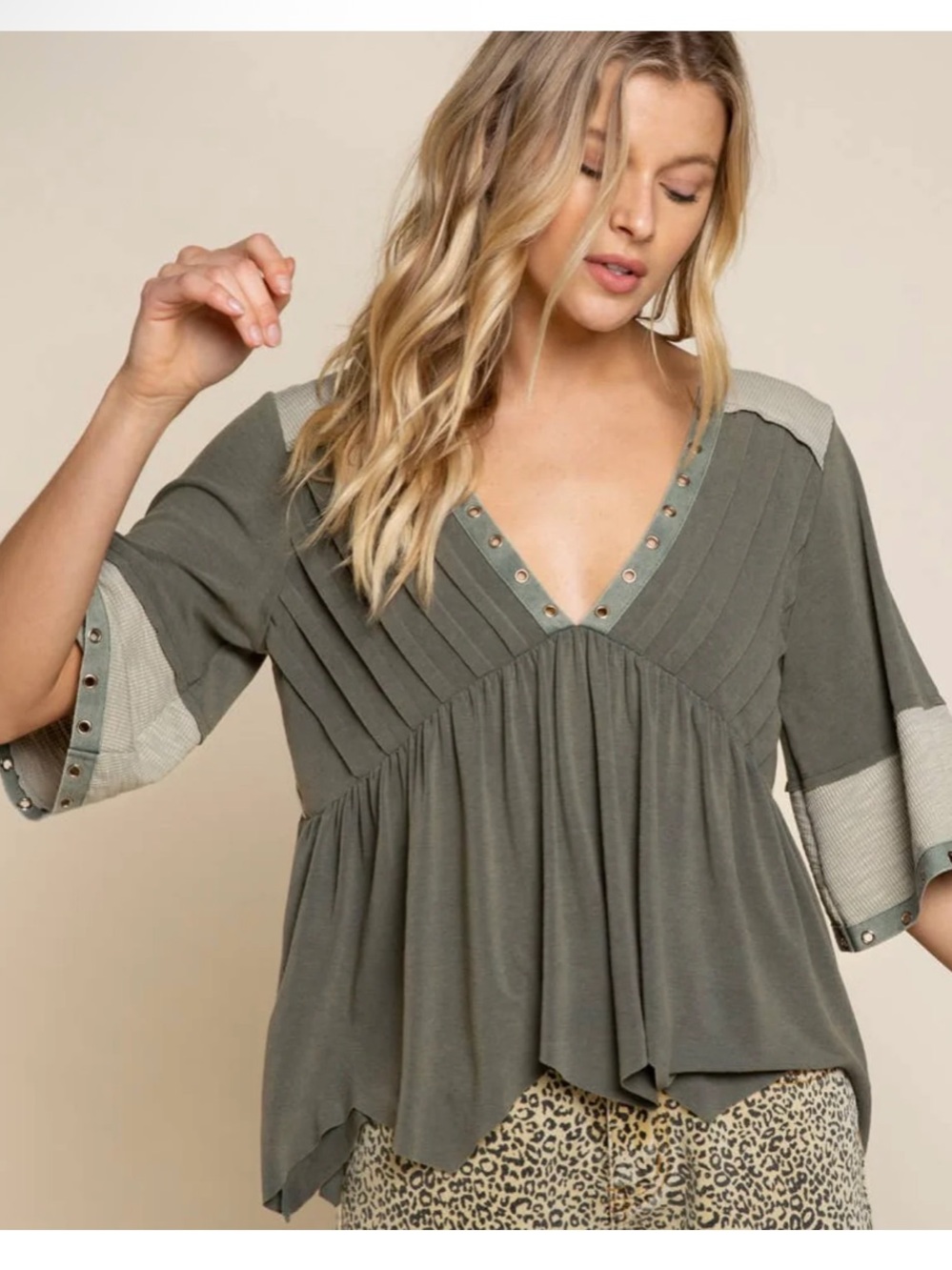 POL Boho V-Neck Babydoll Rivet Top Olive Green Pleated Waffle Knit Mixed Media L